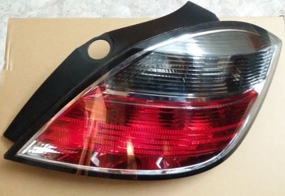 Opel Astra H Sağ Arka Stop Lambası HB Füme Hella